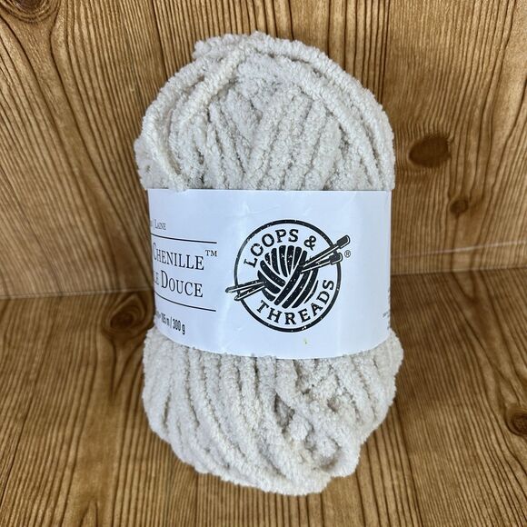 Loops Threads Cuddly Chenille Yarn 10.5 Oz 30 g Lot 20A Color 048 Creme Bulky 6 - Picture 2 of 6